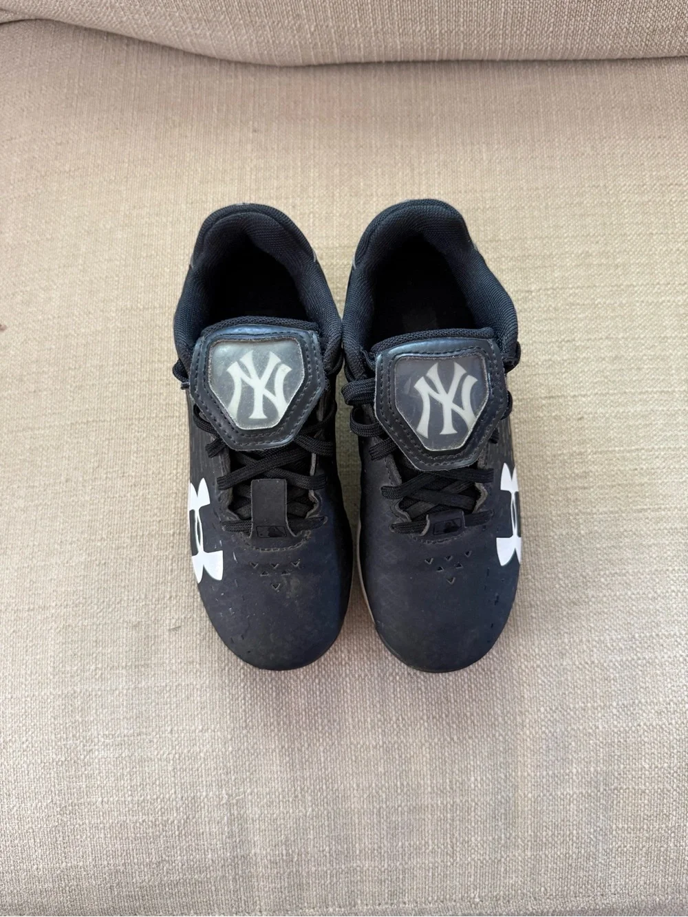 Under Armor Boys UA MLB SWITCH LOW JR BASEBALL SIZE 12K